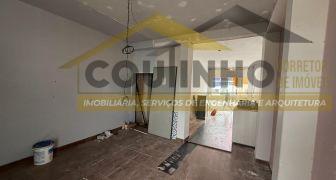 CI 433- Loja central, muito grande, com cozinha, banheiro e depósito disponivel para locação 